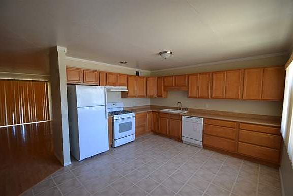 4th image of 3132 W Claremont St
