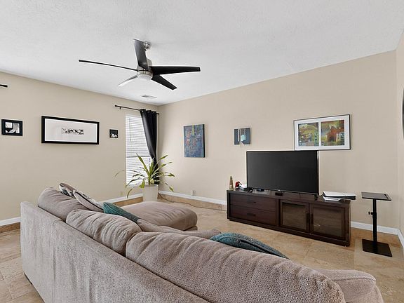 2nd image of 106 Arizona Sunset Rd NE