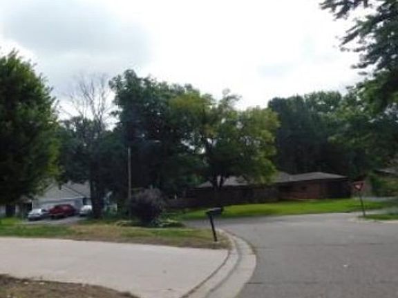 Exterior Neighborhood (street photo)