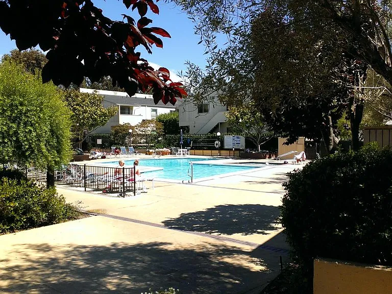 121 Piccadilly Pl #C — Photo 16