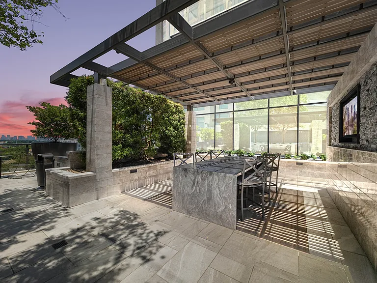 Enjoy dining outdoors on the 9th floor amenity deck