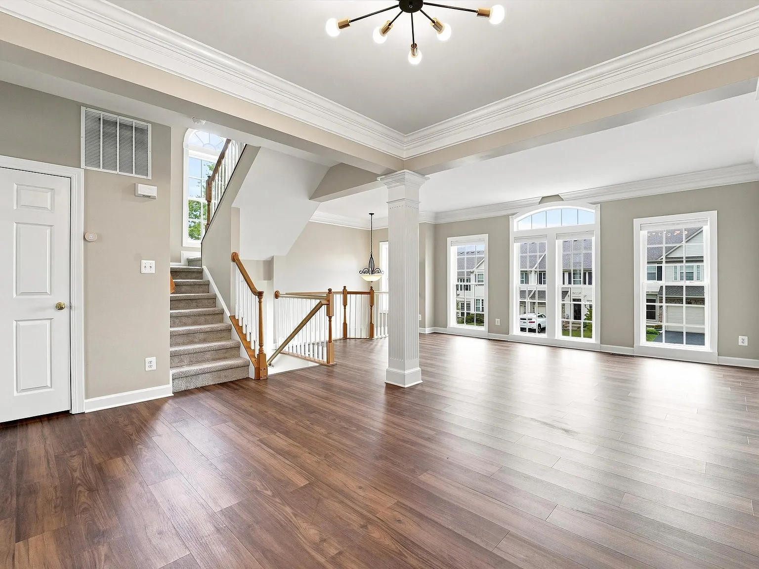 3 bed, 2.5 bath, 2015 sqft, $2,995 — Photo 3