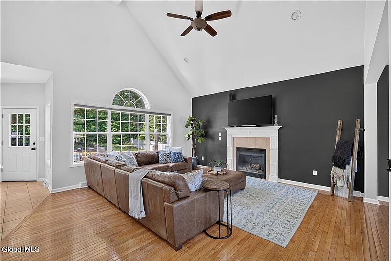 4th image of 9 Benedict Court