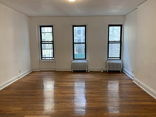 Rented by Salon Realty Corp | media 10