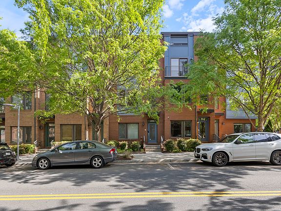 4th image of 2990 District Ave
