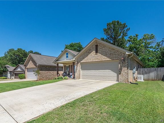 3rd image of 631 Camille Ln