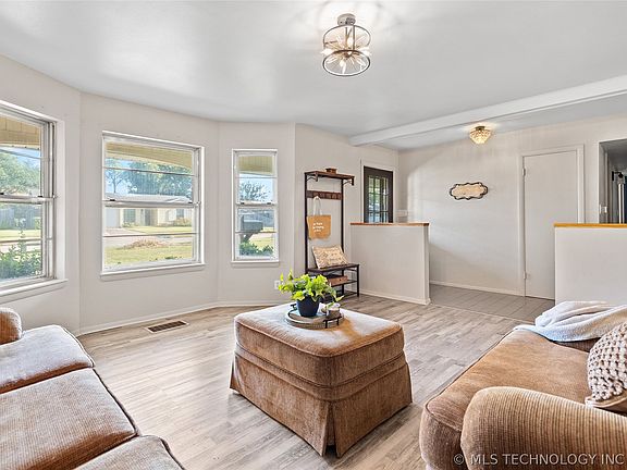 5th image of 2026 11th Ave NW