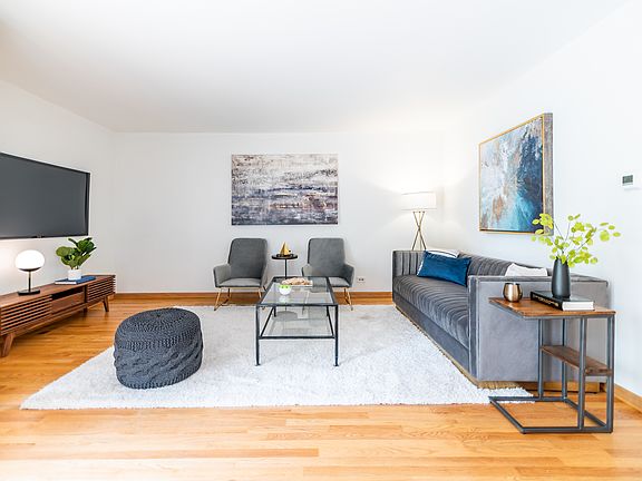 2nd image of 1330 N La Salle St #303