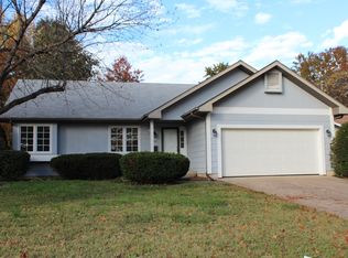 935 W Crestview St, Springfield, MO 65807