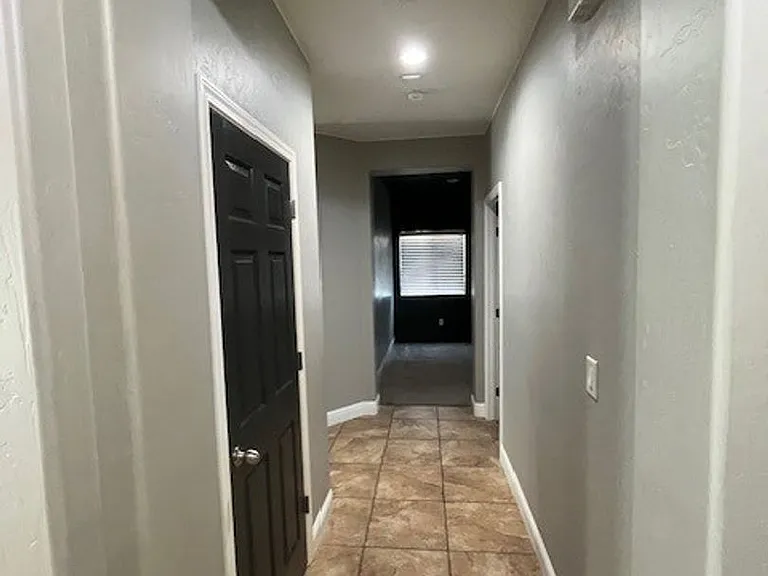 2437 W Glendale Ave — Photo 7