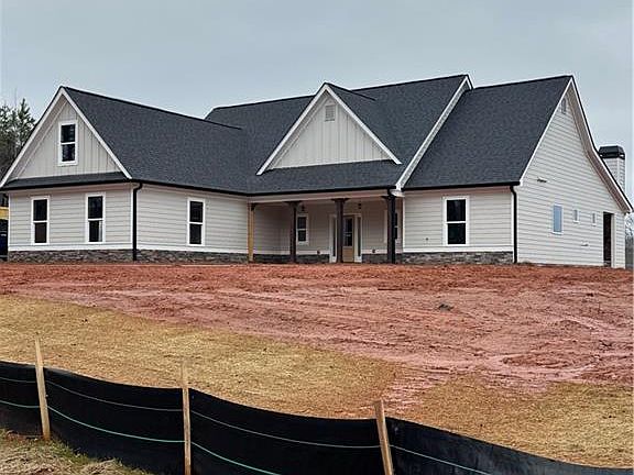 4th image of 647 Fairview Rd