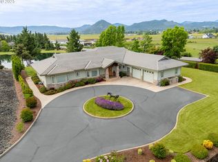 245 Fairway Village Ln, Roseburg, OR