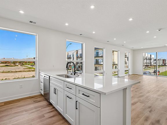 4th image of 1310 Murphy St #202