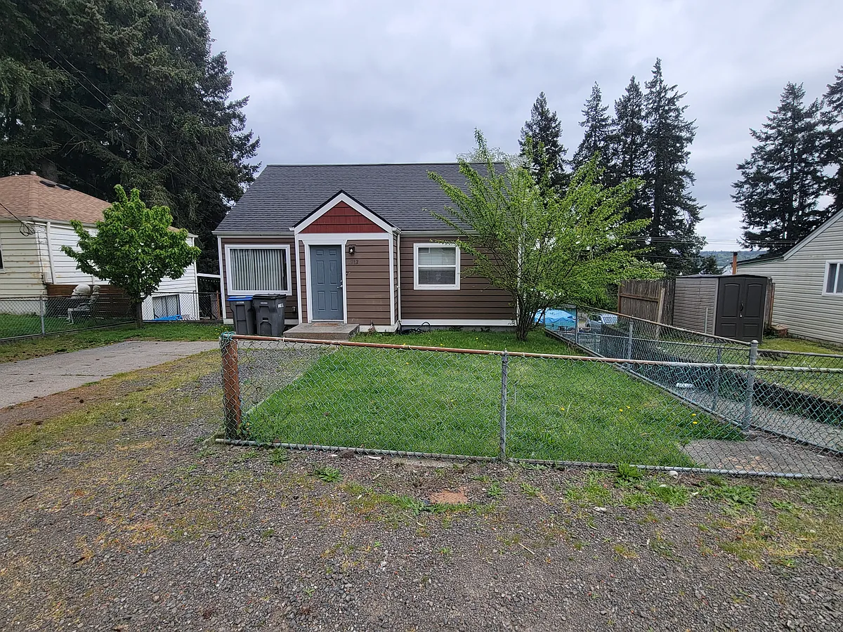 Building Photo - 1212 Evans Ave W