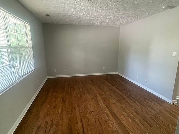 2nd image of 1215 Overton Ln