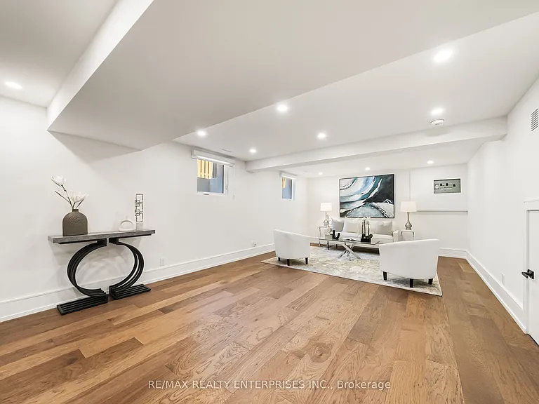 1495 Thetford Ct — Photo 29