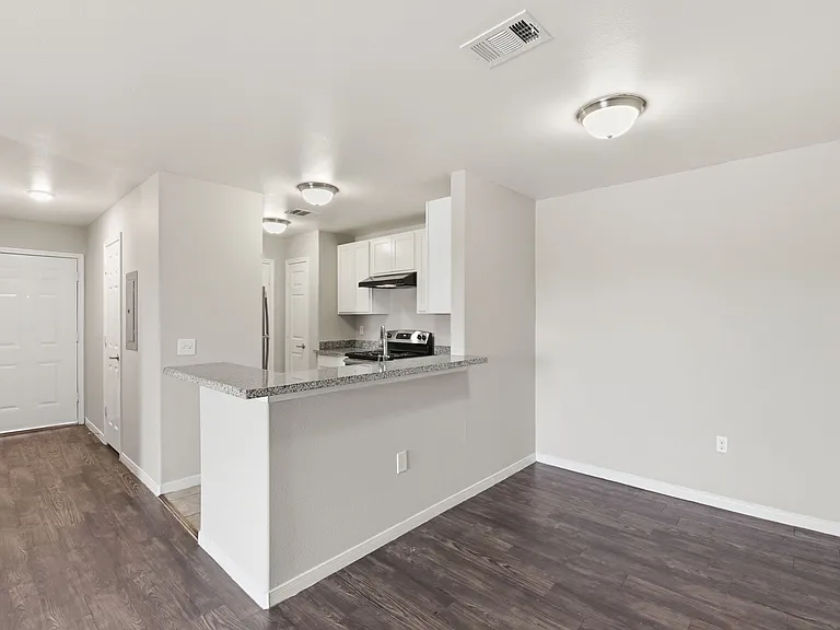 Henderson Grove Apartments — Photo 4