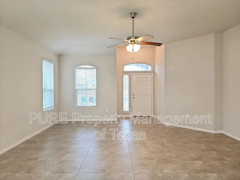 1019 Granbury Cv — Photo 3