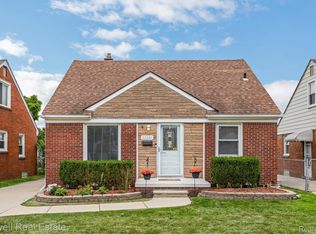 27331 Leroy St, Roseville, MI 48066