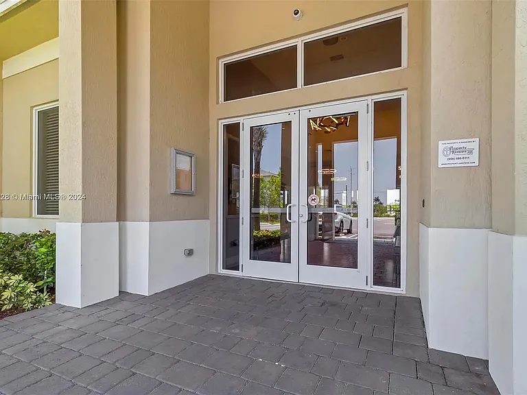 389 NE 5th Pl — Photo 19