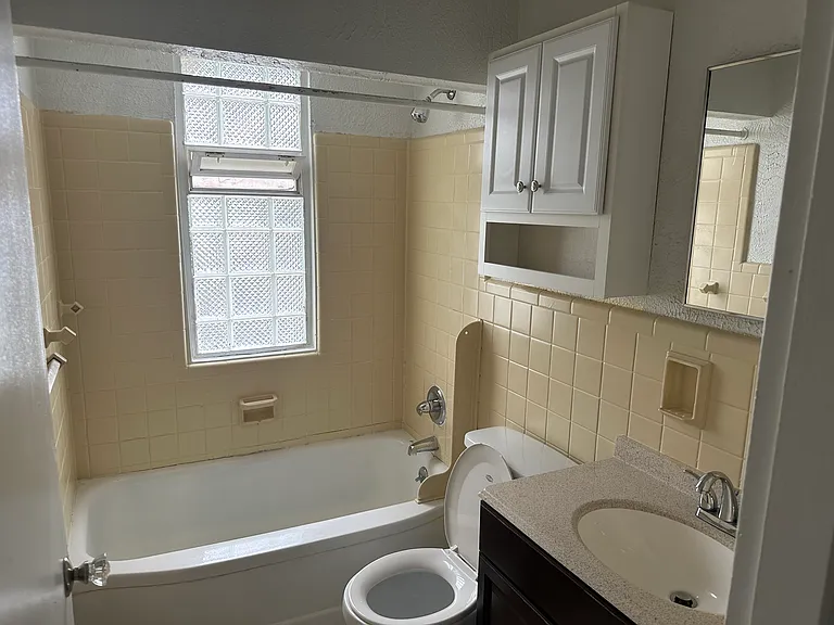 2911 Euclid Ave #4 — Photo 13