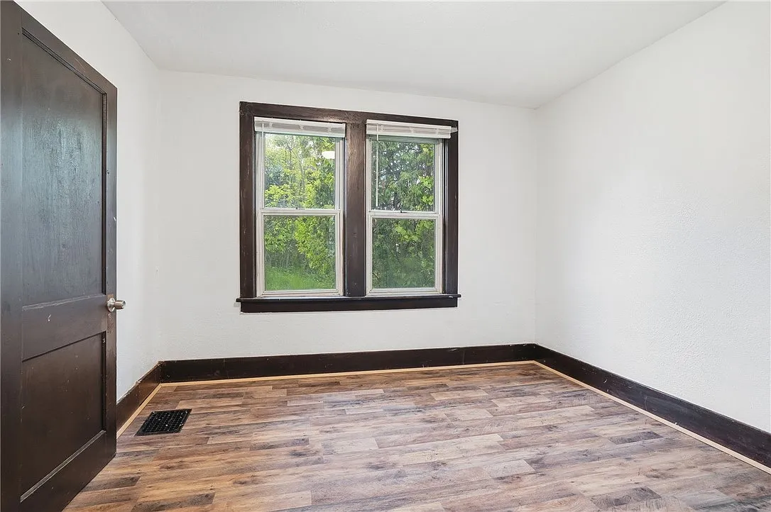 3 bed, 1120 sqft, $1,299 — Photo 3
