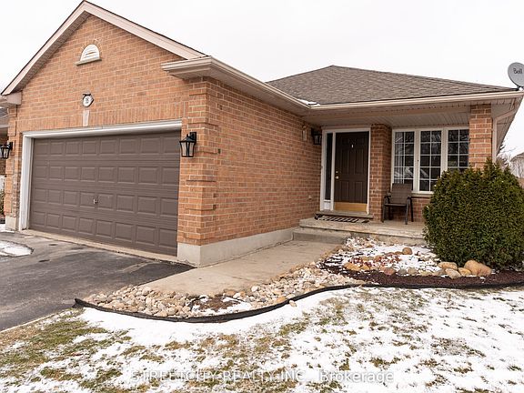 3rd image of 35 Juniper Cres