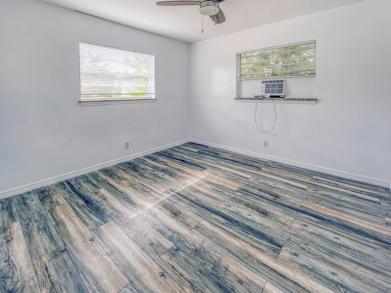 216 Ocean Breeze Lake #UPSTAIRS — Photo 9