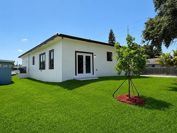 4th image of 130 NW 28th Ter