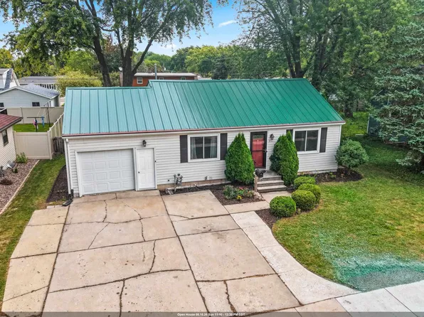 991 Suburban Dr, De Pere, WI 54115