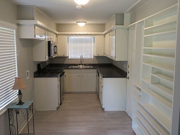 5th image of 310 Cypress St