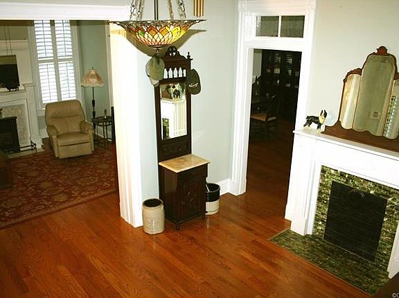 5th image of 2116 Miller Ave