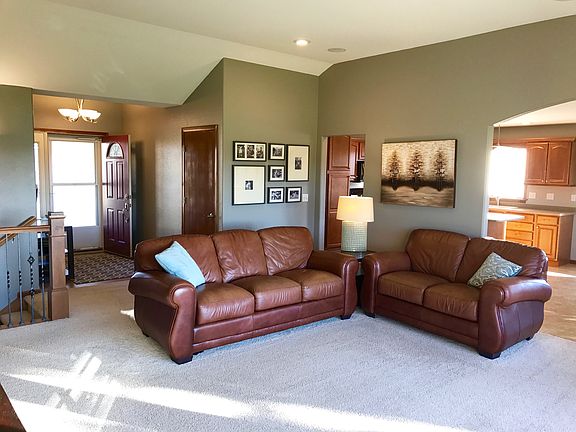 5th image of 645 Strathmoor Dr