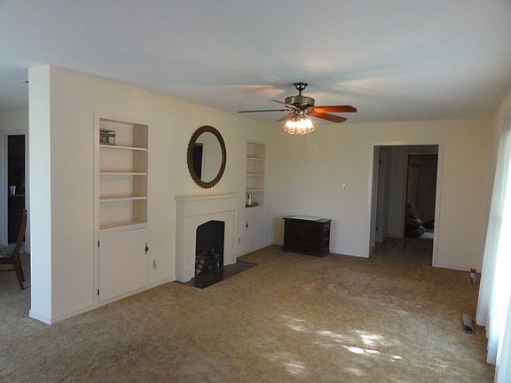 2nd image of 908 W Davis Dr
