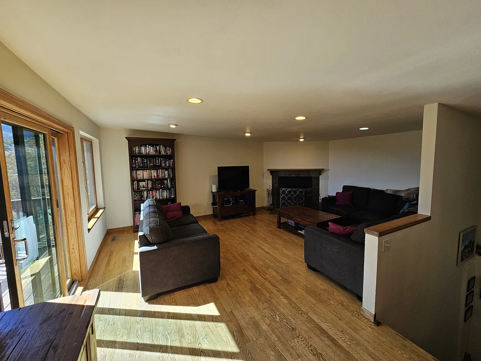 3 bed, 2.5 bath, 1851 sqft, $3,995 — Photo 2