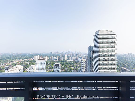 5th image of 39 Roehampton Ave #4304