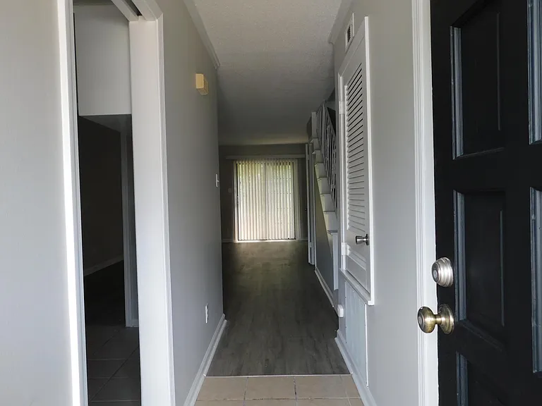 2119 Fendley Dr — Photo 2