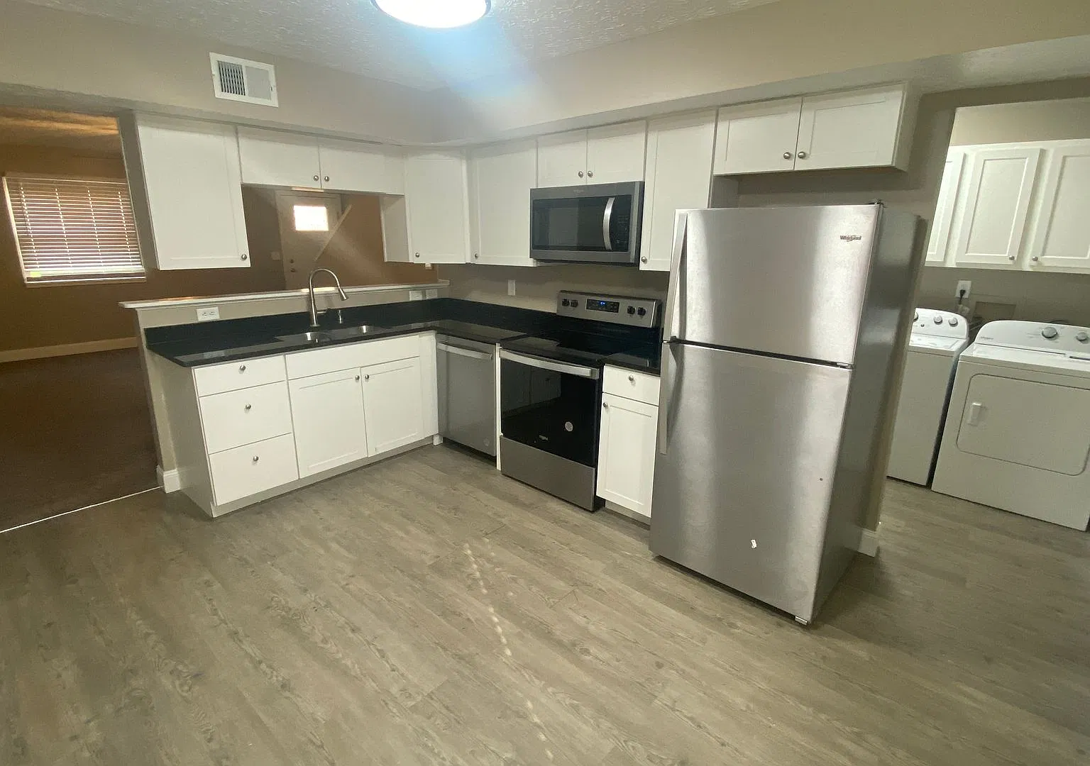 3234 Summerhill Apartments — Photo 4