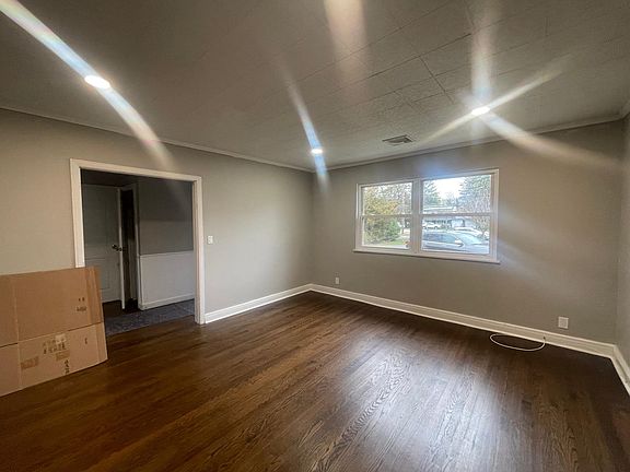 4th image of 875 Park Ave