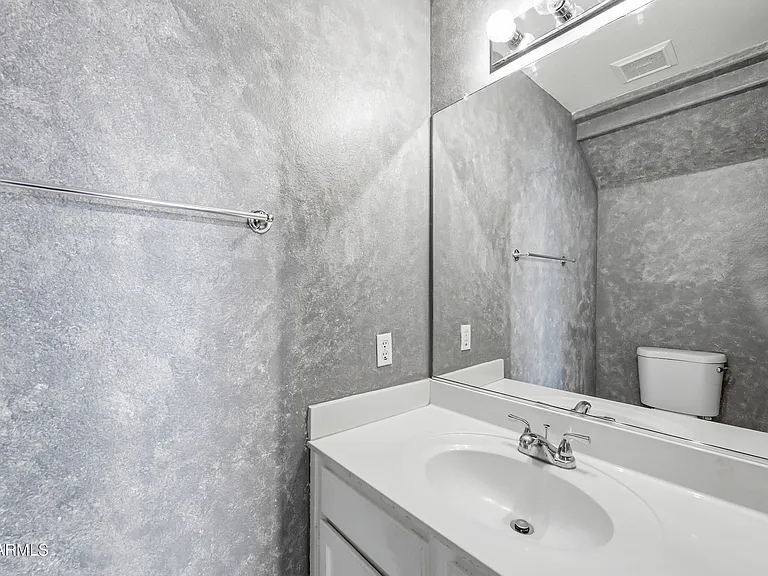 1244 E Angela Dr — Photo 20
