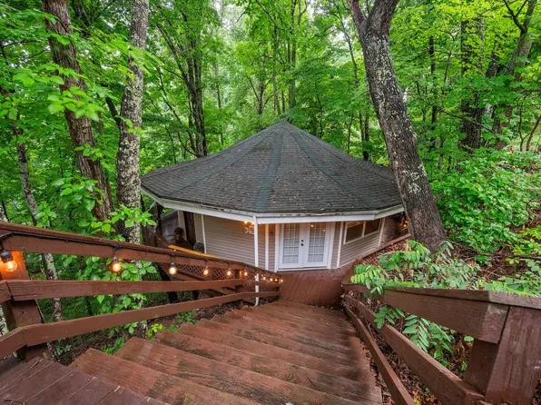 1025 Lower Alpine Way, Gatlinburg, TN 37738