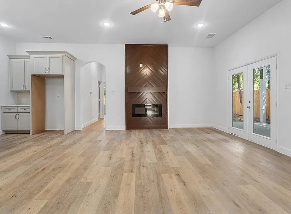 4 bed, 1886 sqft, $2,450 — Photo 2