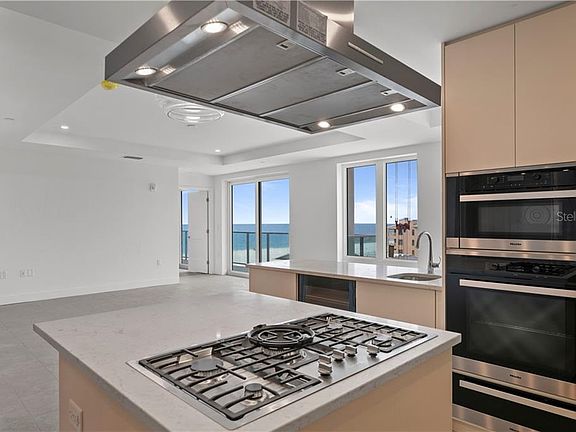 5th image of 15 Avalon St #6F/603