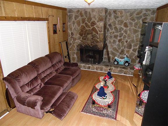 4th image of 2411 Bailey Dr
