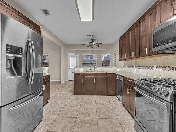 4th image of 23915 Spring Oak Dr