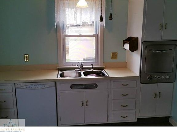 4th image of 2210 Beal Ave