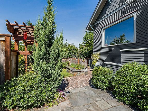 Front of house (2020)