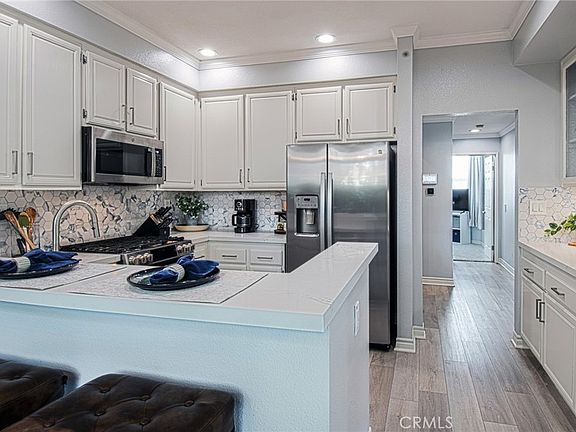 2nd image of 81 Pasto Rico