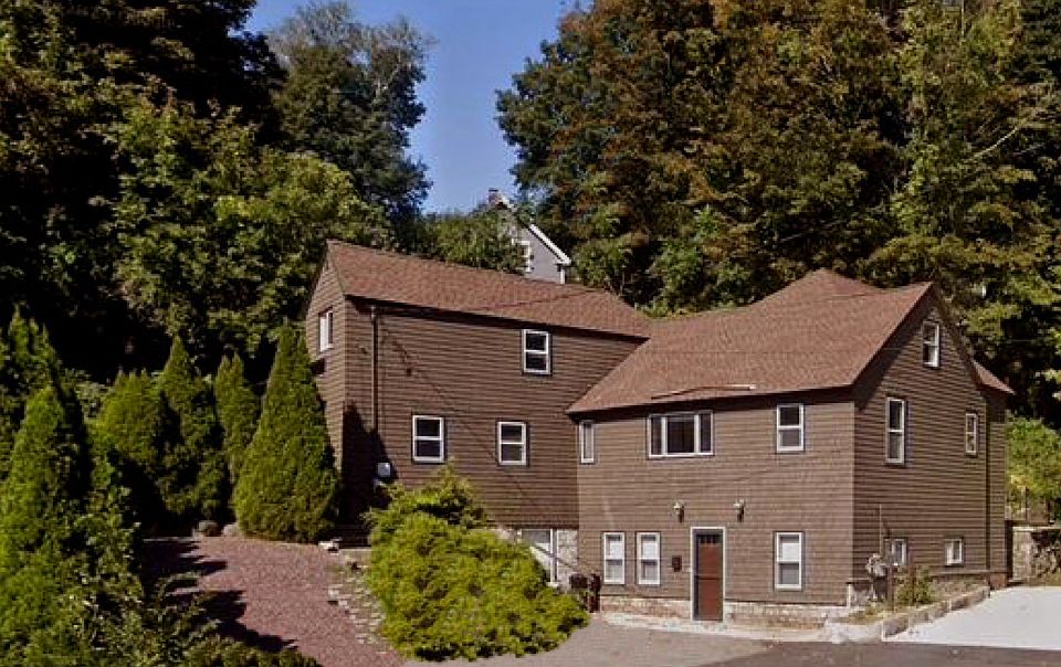 1st image of 4 Shawsheen Rd