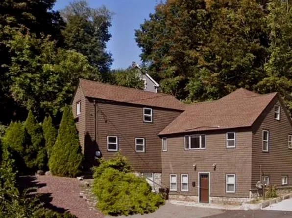 4 Shawsheen Rd, Andover, MA 01810